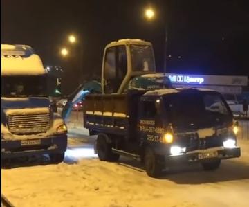 Вместо зимней резины трактор: видео
